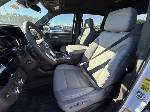 New 2026 GMC Sierra 1500 SLT image 17