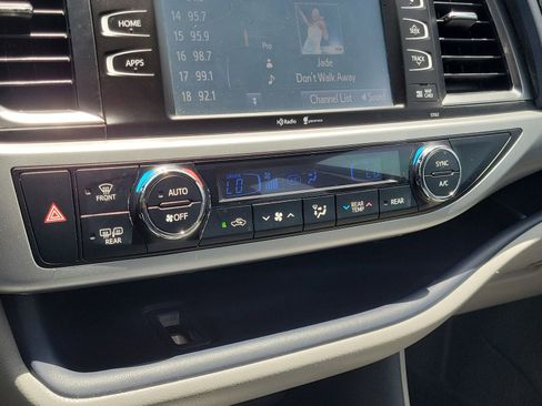 Used 2015 Toyota Highlander XLE FWD image 27