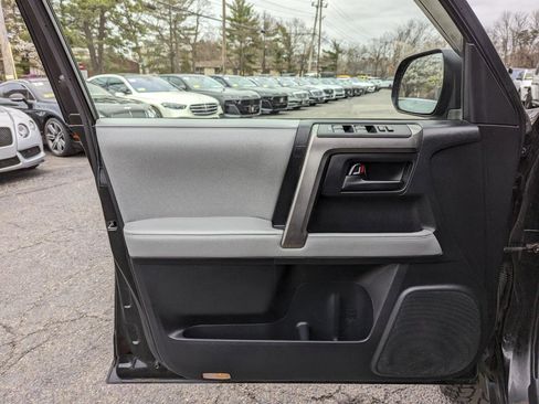 Used 2012 Toyota 4Runner Trail AWD/4WD image 11