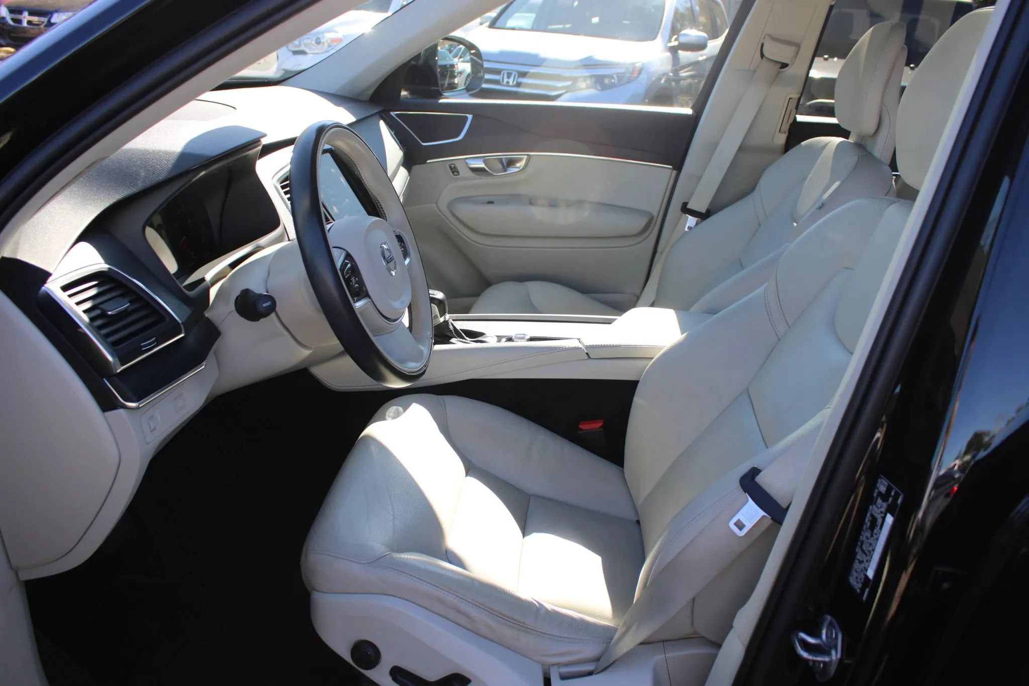 Used 2020 Volvo XC90 T6 Momentum AWD/4WD image 26