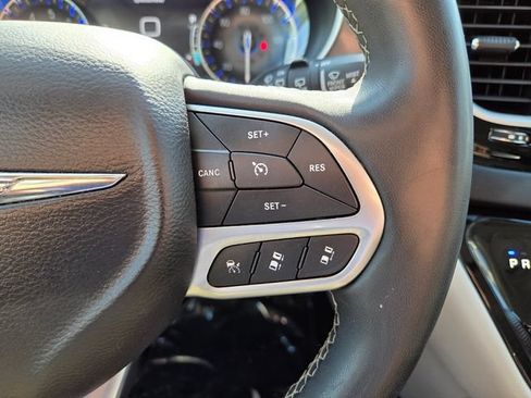 Certified 2022 Chrysler Pacifica Touring-L FWD image 32