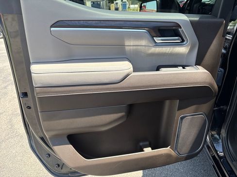 Certified 2025 GMC Sierra 1500 4x4 Crew Cab SLT image 32
