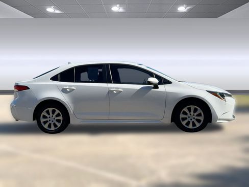 Used 2022 Toyota Corolla LE image 8