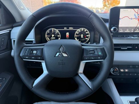 New 2025 Mitsubishi Outlander SEL image 8