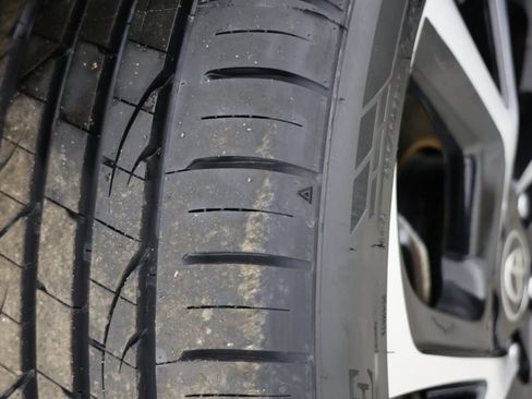 Used 2021 Toyota C-HR XLE image 12