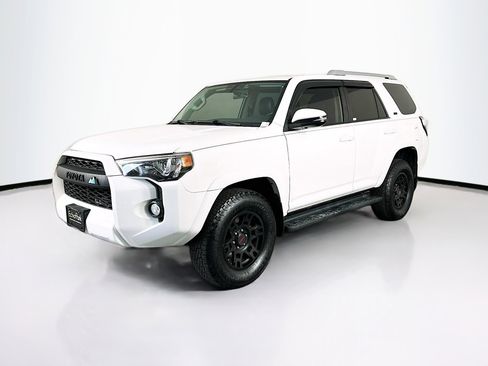 Used 2018 Toyota 4Runner SR5 Premium image 3