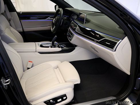 Used 2021 BMW 740i xDrive w/ M Sport Package AWD/4WD image 36