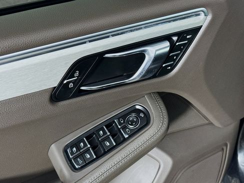 Used 2023 Porsche Macan image 23