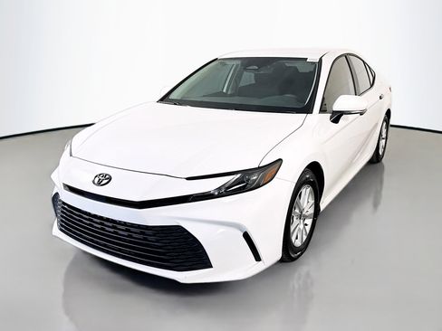 Used 2025 Toyota Camry LE w/ Convenience Package image 4