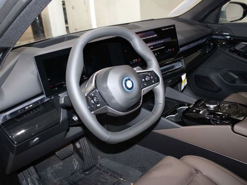 New 2026 BMW i5 eDrive40 w/ Premium Package RWD image 11