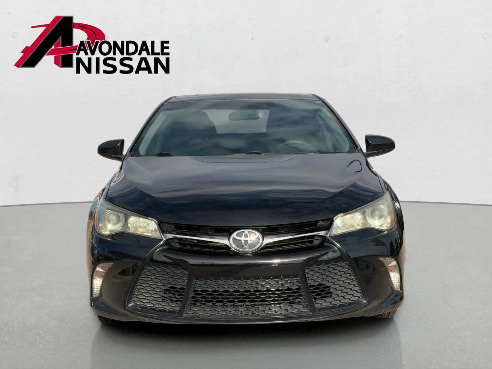 Used 2017 Toyota Camry SE w/ Moonroof Package FWD image 9