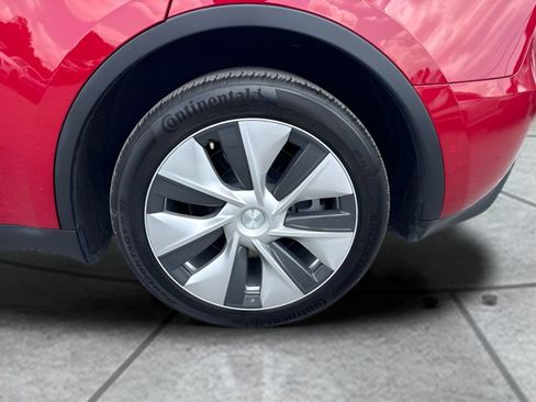 Used 2022 Tesla Model Y Long Range AWD/4WD image 30