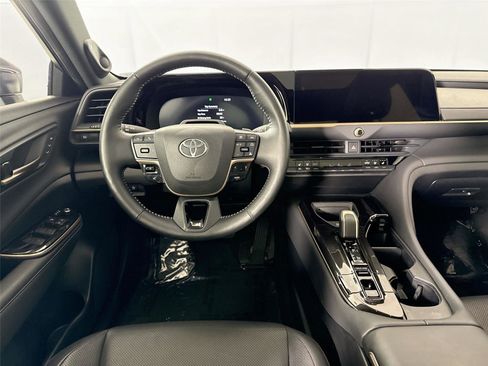 Used 2024 Toyota Crown Platinum AWD/4WD image 33