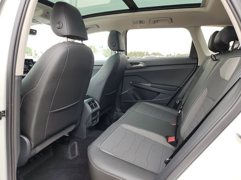 New 2026 Volkswagen Taos SE image 12