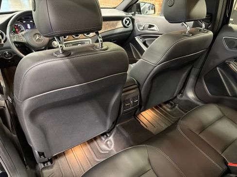 Used 2019 Mercedes-Benz GLA 250 4MATIC image 29