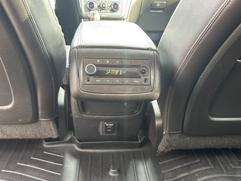 Used 2016 GMC Acadia SLT w/ Technology Package AWD/4WD image 8