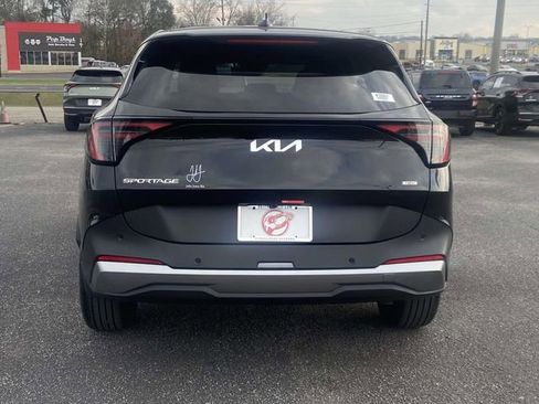 New 2026 Kia Sportage LX FWD image 4