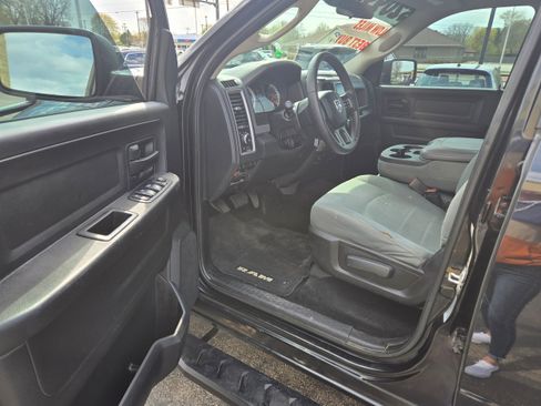 Used 2017 RAM 1500 Express AWD/4WD image 5