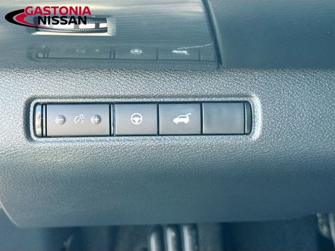 Used 2023 Nissan Pathfinder SL image 13