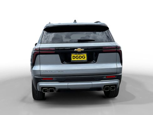 Used 2025 Chevrolet Traverse LT AWD/4WD image 4