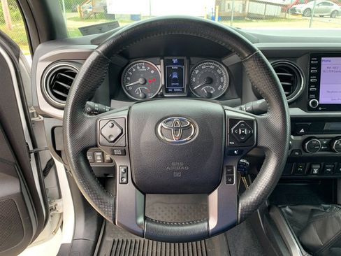Used 2021 Toyota Tacoma TRD Off-Road w/ Technology Package AWD/4WD image 26