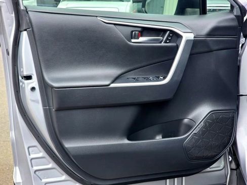 Used 2019 Toyota RAV4 Limited image 27