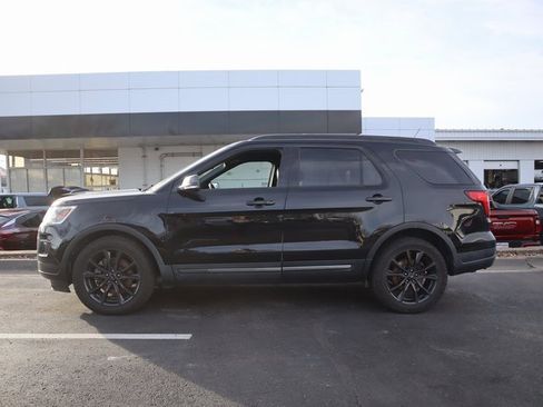 Used 2019 Ford Explorer XLT w/ Equipment Group 202A image 3