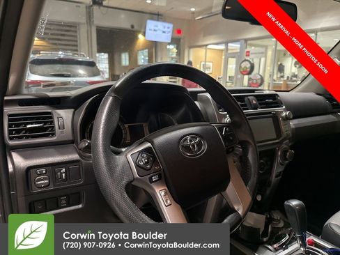 Used 2018 Toyota 4Runner SR5 Premium image 11