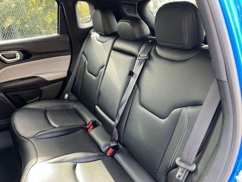 Used 2025 Jeep Compass Limited image 33