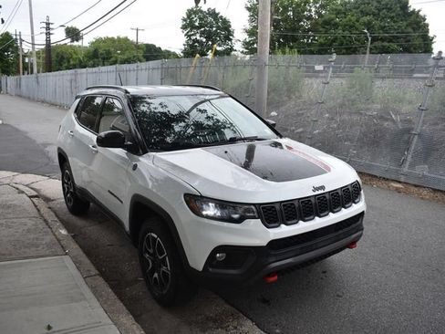Used 2025 Jeep Compass Limited AWD/4WD image 4