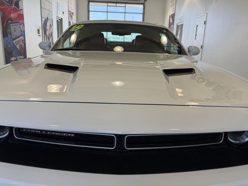 Used 2019 Dodge Challenger SXT image 8