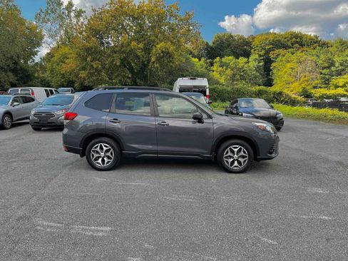 Used 2023 Subaru Forester Premium image 8