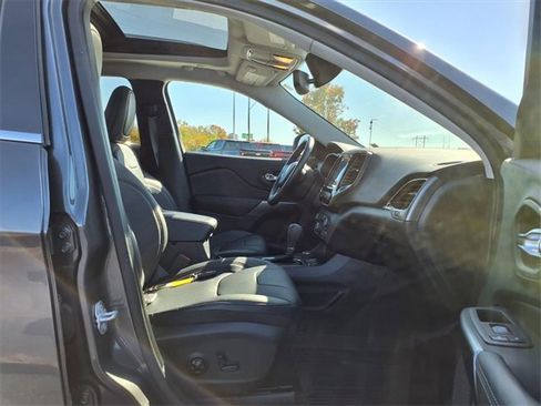 Used 2020 Jeep Cherokee Limited w/ Luxury Group image 25