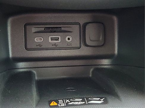 Used 2023 Chevrolet Equinox Premier image 15