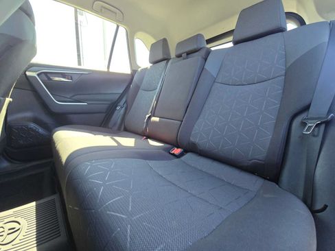Used 2022 Toyota RAV4 XLE w/ XLE Grade Weather Package AWD/4WD image 17