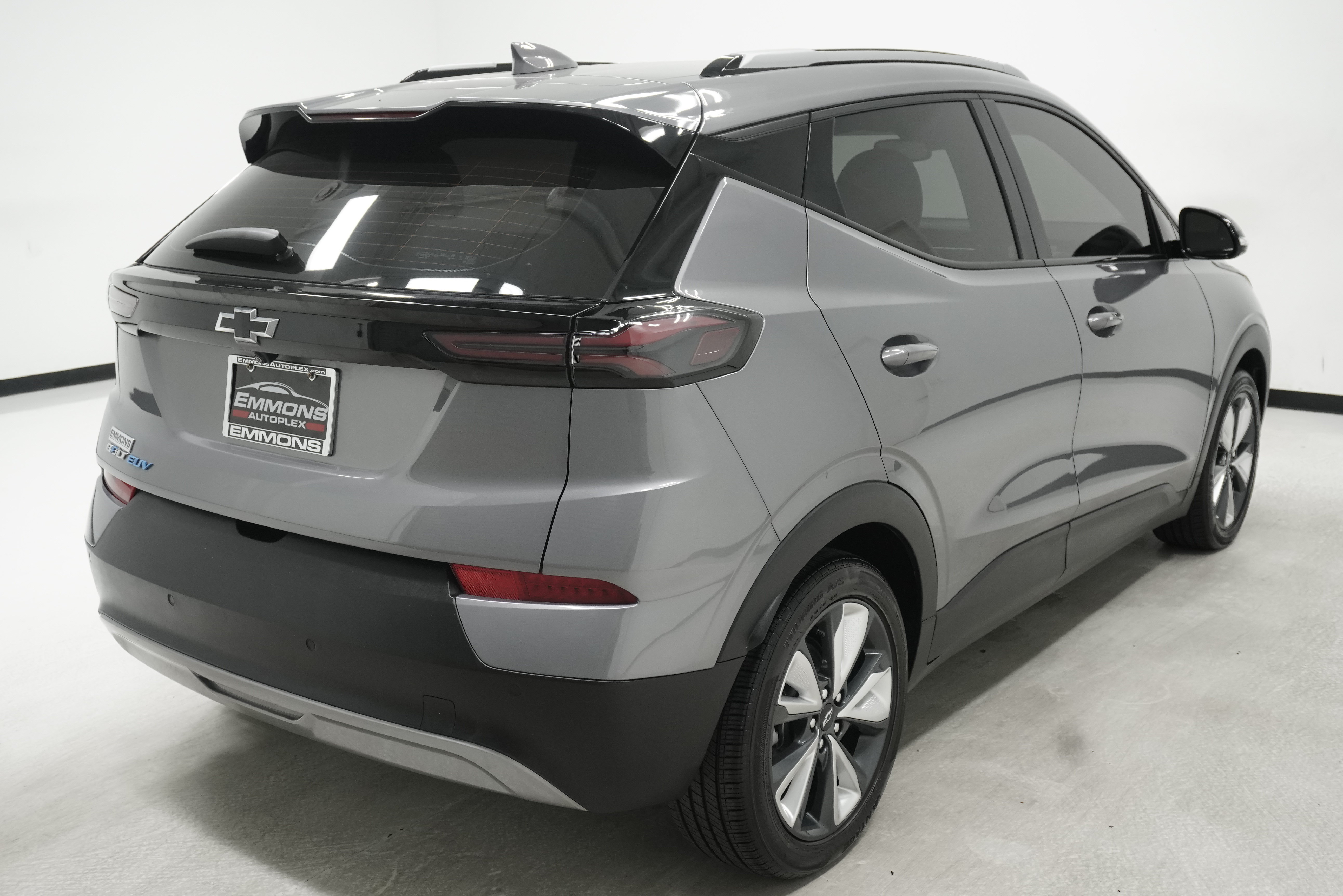 Used 2023 Chevrolet Bolt EUV LT w/ Convenience Package FWD image 4