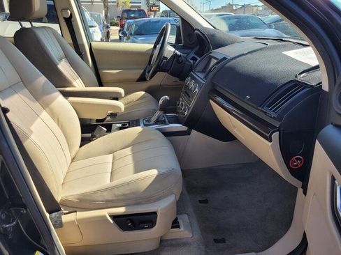 Used 2014 Land Rover LR2 image 12