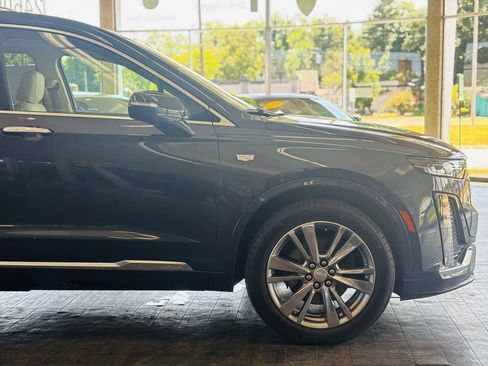 Used 2022 Cadillac XT6 Premium Luxury w/ Technology Package AWD/4WD image 5