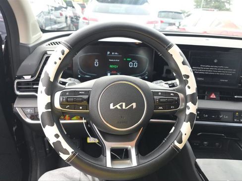 Used 2025 Kia Sportage LX FWD image 4