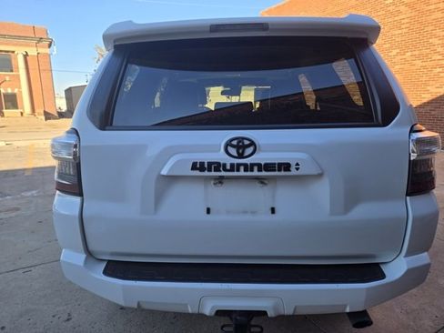 Used 2021 Toyota 4Runner SR5 Premium image 6
