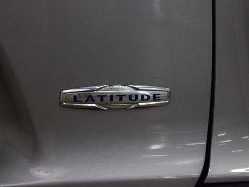 Used 2019 Jeep Cherokee Latitude w/ Cold Weather Group FWD image 22