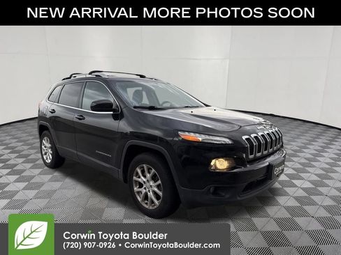 Used 2016 Jeep Cherokee Latitude w/ Cold Weather Group AWD/4WD image 1