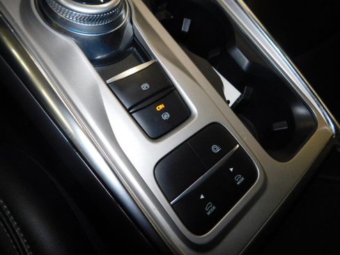 Used 2022 Ford Explorer XLT w/ Equipment Group 202A image 22