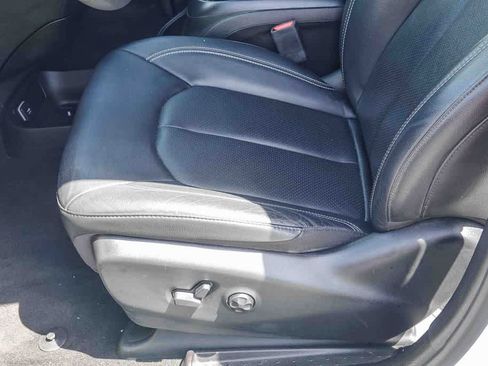 Used 2022 Chrysler Pacifica Touring-L w/ Uconnect Theater Family Group FWD image 20