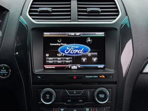 Used 2016 Ford Explorer XLT w/ Equipment Group 202A FWD image 3