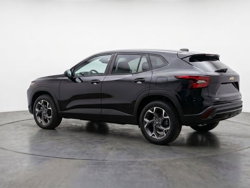 Used 2025 Chevrolet Trax LT w/ LT Convenience Package FWD image 6