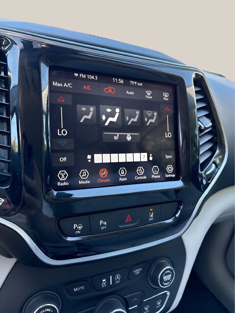 Used 2019 Jeep Cherokee Limited w/ Technology Group FWD image 28