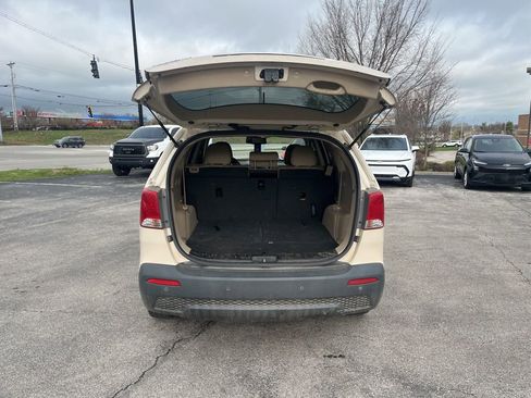 Used 2011 Kia Sorento LX w/ Convenience Pkg image 10