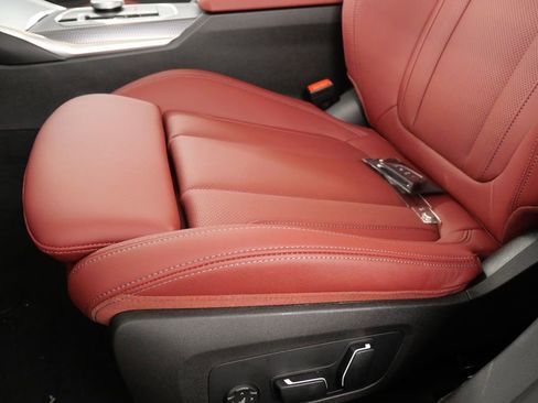 Used 2025 BMW 330i Sedan w/ Premium Package image 11