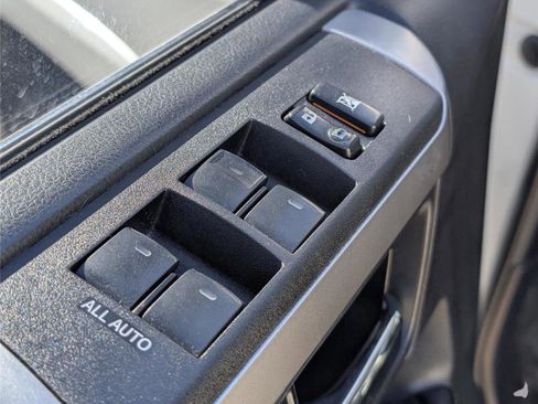 Used 2015 Toyota 4Runner Limited image 13